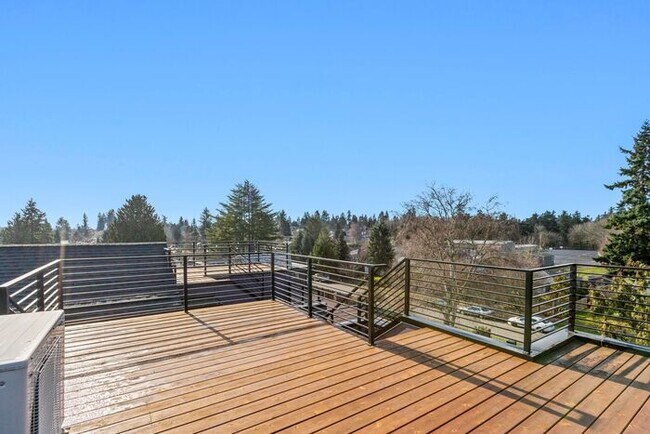 Foto del edificio - Newly Built Air-Conditioned Luxury Townhome in Highly Desired Admiral