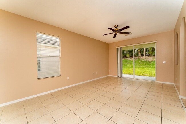 Building Photo - 806 SW Rocky Bayou Terrace