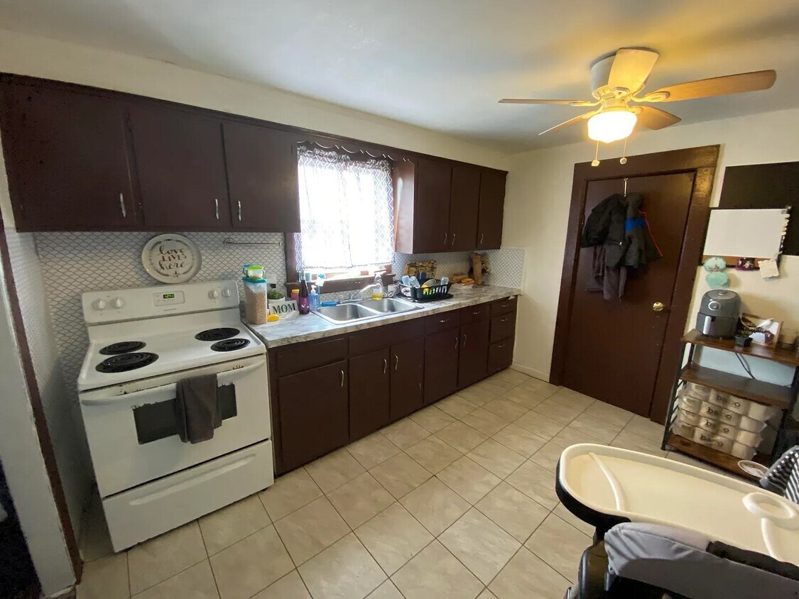 86 Searle St Unit 2FL, Pittston, PA 18640 Apartments in Pittston, PA