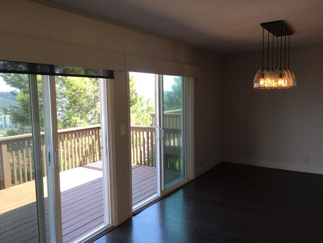 Foto del edificio - Stunning Panoramic Views in Fashion Valley!