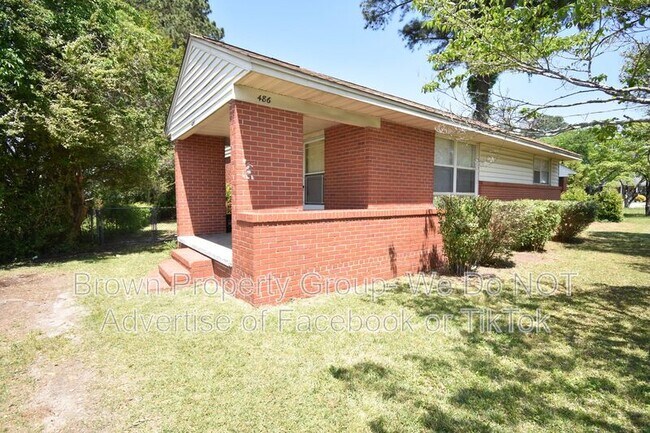 Building Photo - 486 McBain Dr
