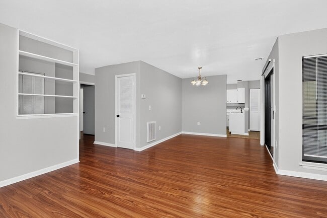 Building Photo - 4804 Spring Lake Dr
