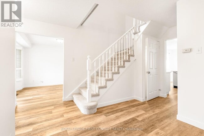 Building Photo - 8 Rosenfeld Dr