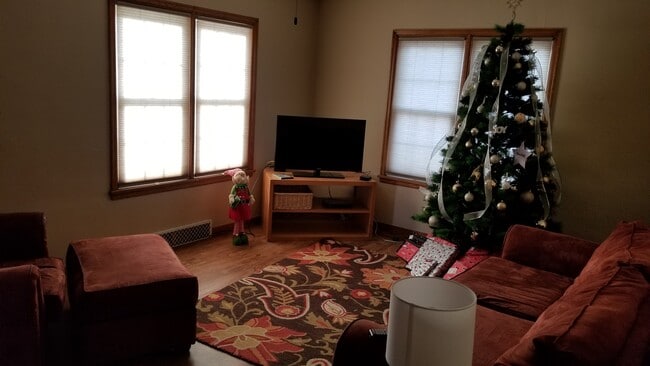 living room - 3125 Laurel Avenue