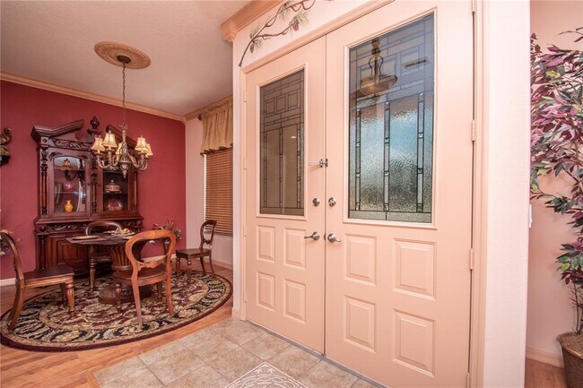 Building Photo - 14211 Spring Hill Dr