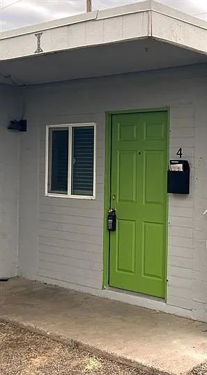 Building Photo - UPDATED 2 BEDROOMS WITH PRIVATE PATIO & CENTRAL AIR