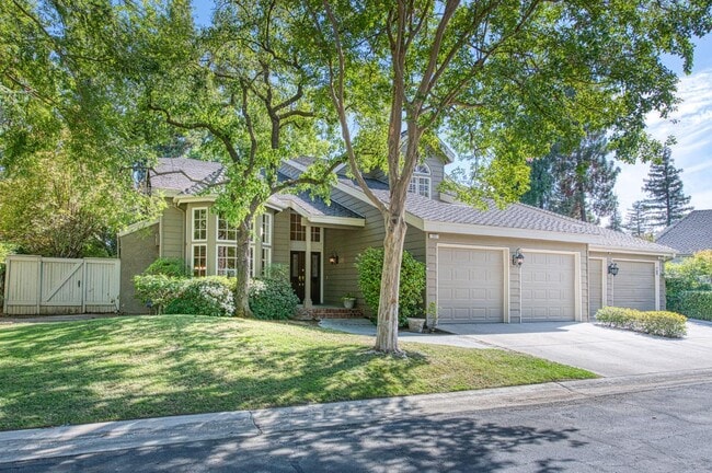 Building Photo - 2727 W Bluff Ave