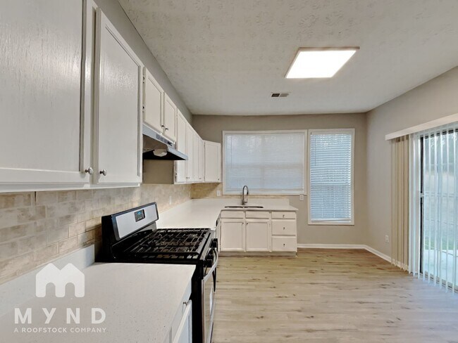 Foto del edificio - 2587 Riverwood Spring