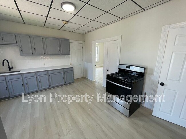 Foto del edificio - 37 Mechanic Ave