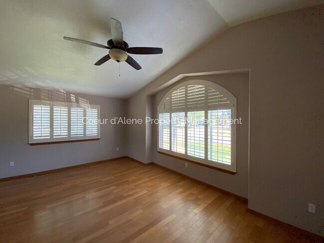 Foto del edificio - 4 bedroom home in Woodland Meadows!