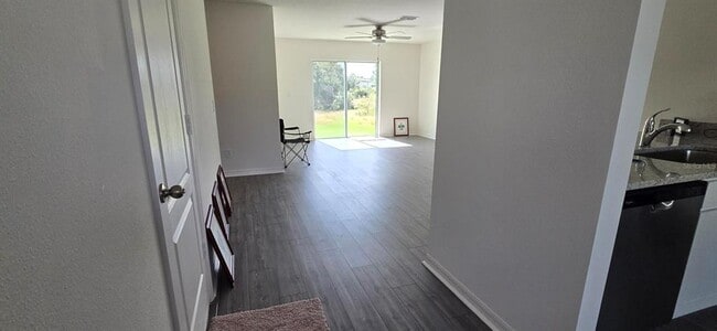 Building Photo - 310 Amberjack Ln