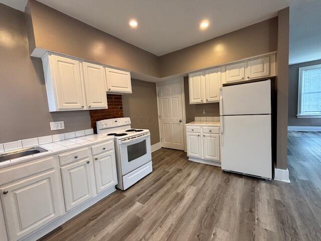 Building Photo - 880 E Whittier St