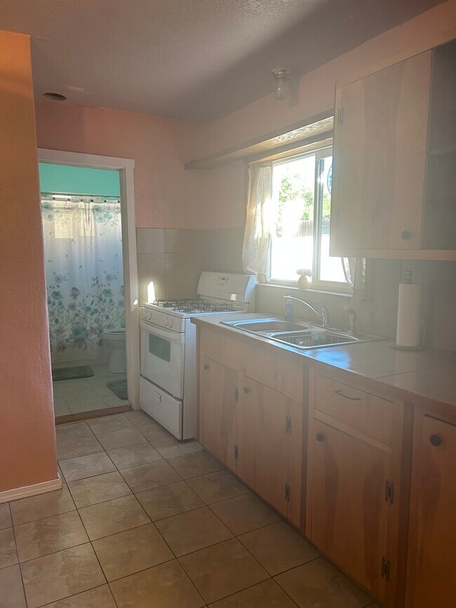 Foto del edificio - 706 E Fairview Ln