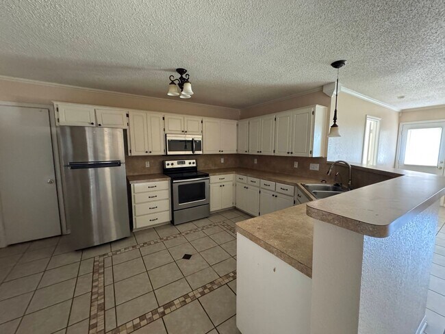 Building Photo - 4602 Hank Dr