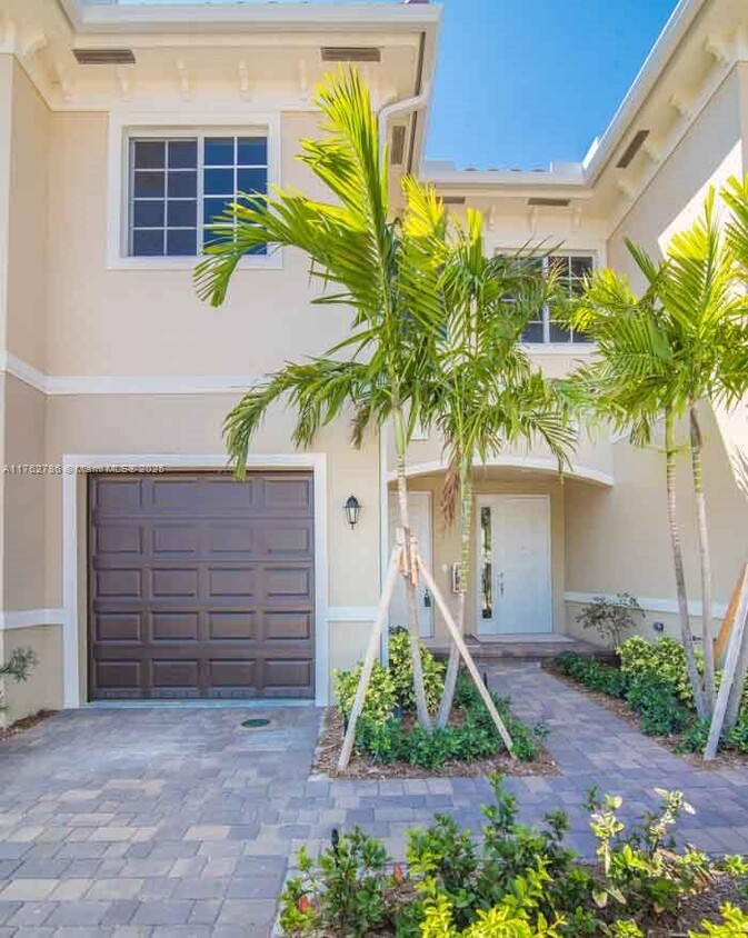 Foto principal - 2664 SW 81st Terrace