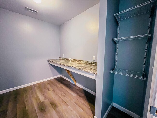 Building Photo - Country Living with Modern Amenities!