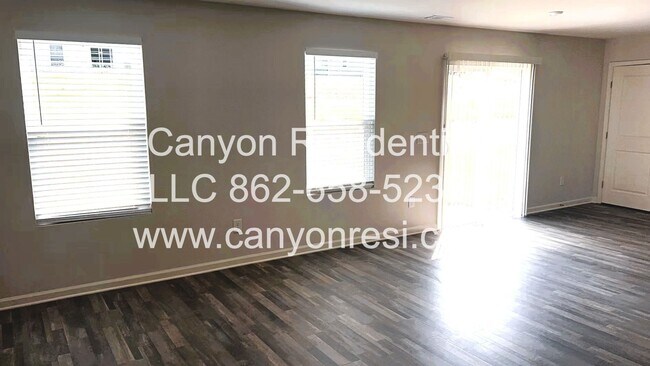 Building Photo - Charming single family house!3bedrooms, 3b...