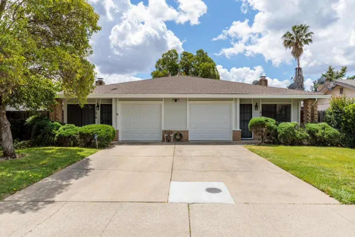 Primary Photo - 1819 Avondale Avenue., Spacious 2BD/1BT - ...