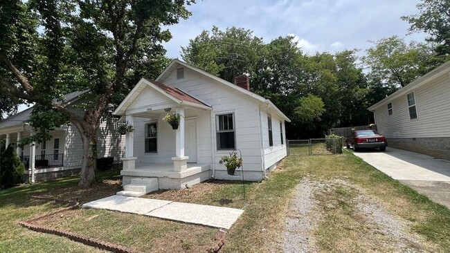 Foto del edificio - Cute cottage in East Nashville!