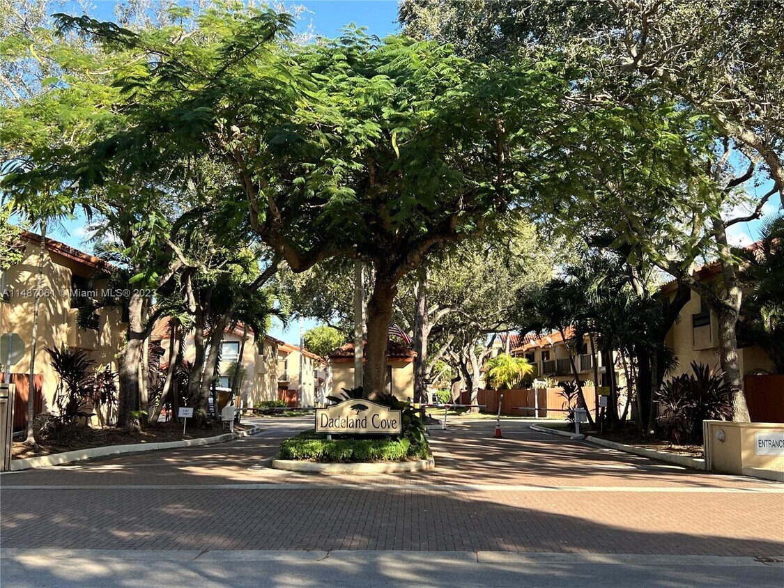 10087 SW 77th Ct, Miami, FL 33156 Townhome Rentals in Miami FL