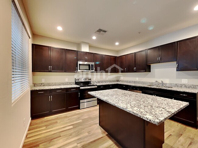 Building Photo - 20713 W Maiden Lane