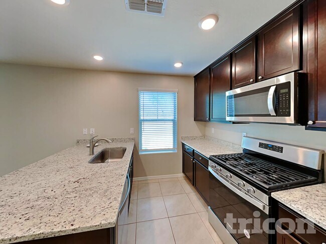 Building Photo - 8023 W Albeniz Pl