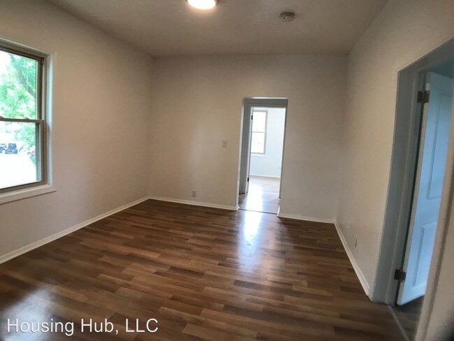 Building Photo - 804 4th St E