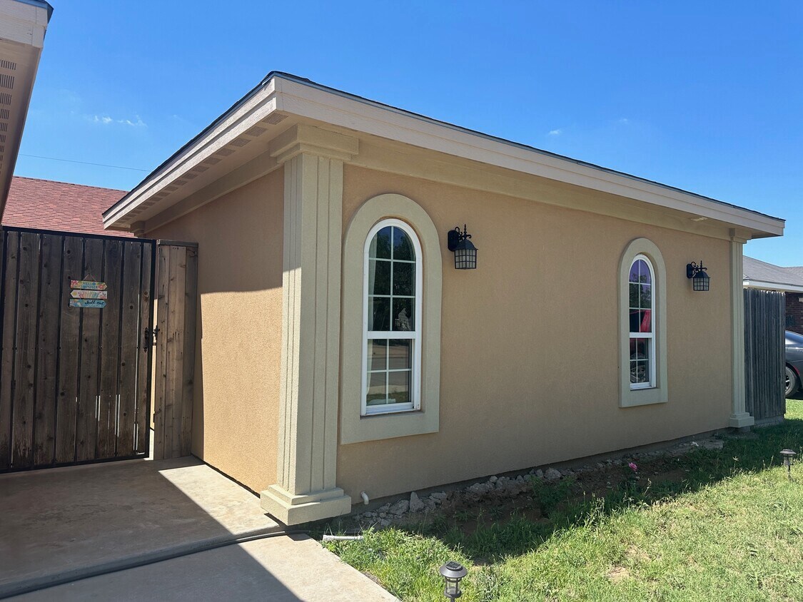 Primary Photo - 1216 E Parker Ave