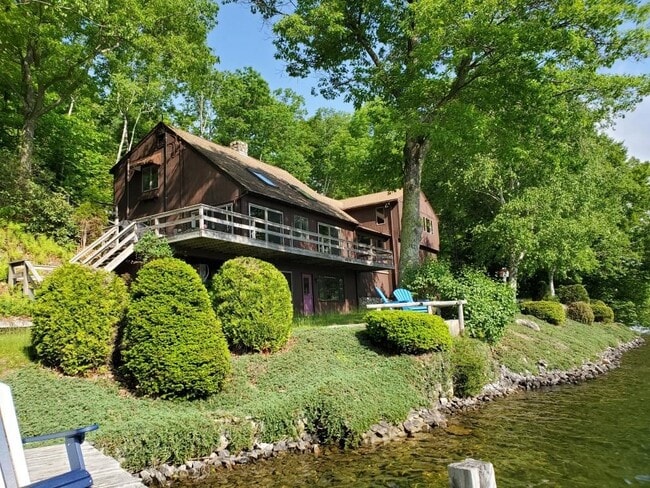 Foto del edificio - 93 Lakewood Manor Rd