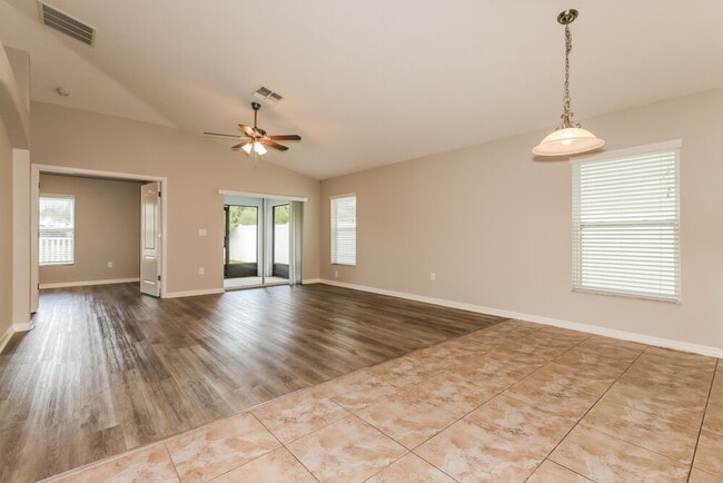 Building Photo - 1709 Oak Pond St