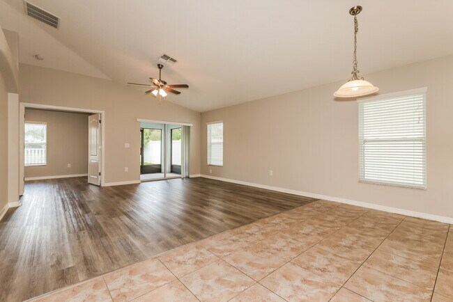 Foto del edificio - 1709 Oak Pond St