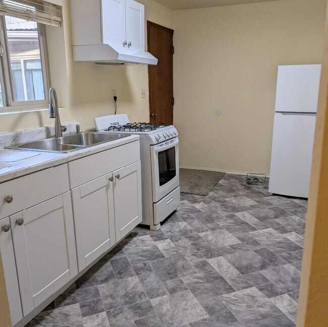 Cocina - 2416 N Main St