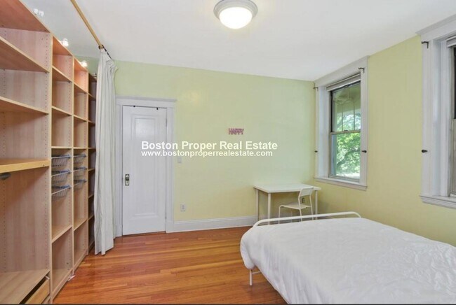 Building Photo - 70 Fenway