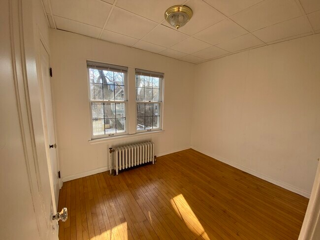 Unit 4 - Bedroom 2 - 2224 E Ivanhoe Plz
