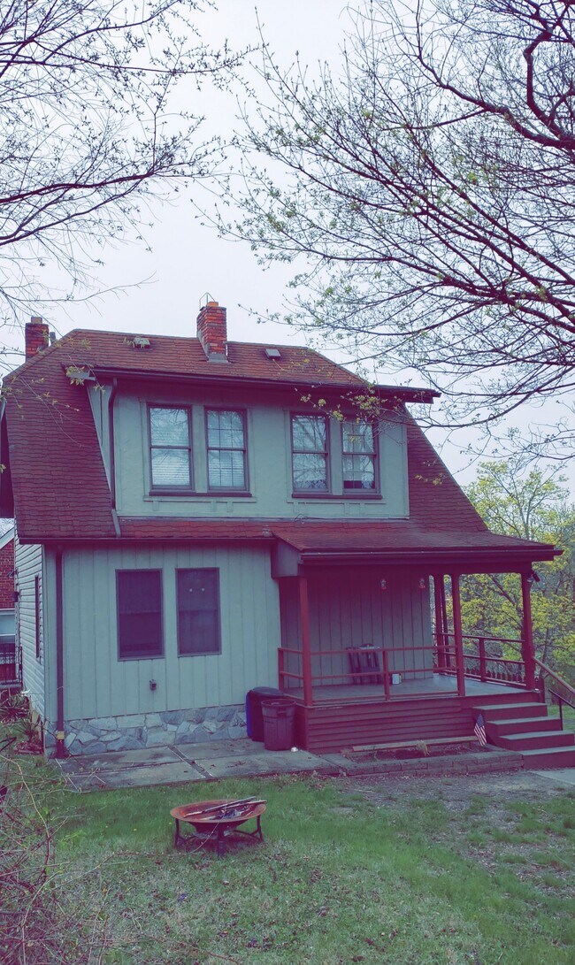 Building Photo - 1261 Oakglen St