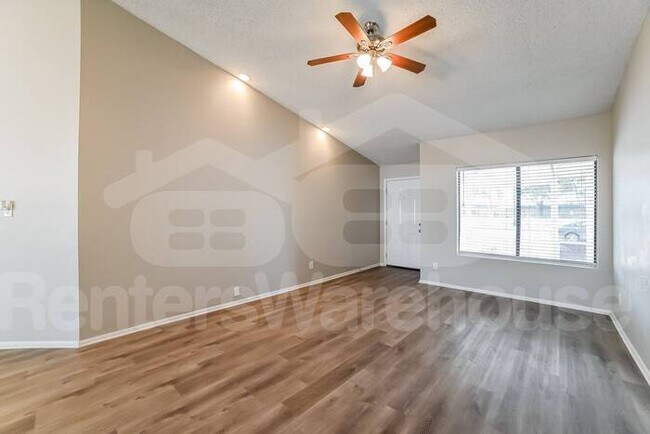 Building Photo - 4 Bedroom Glendale Home