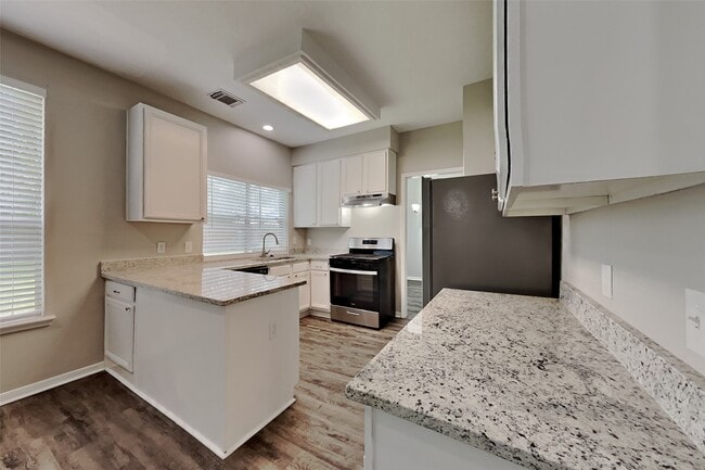 Foto del edificio - 22923 Rainbow Bend Ln