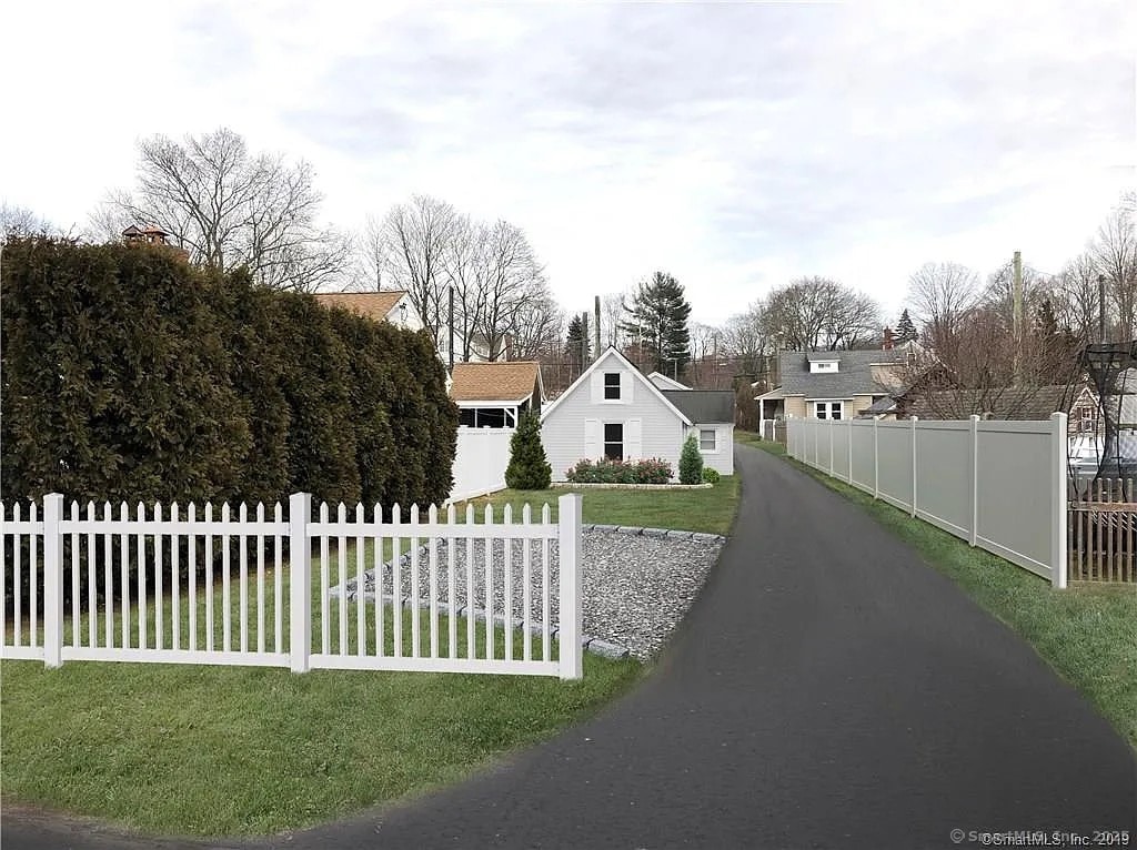 Primary Photo - 22 Greenwood Ave