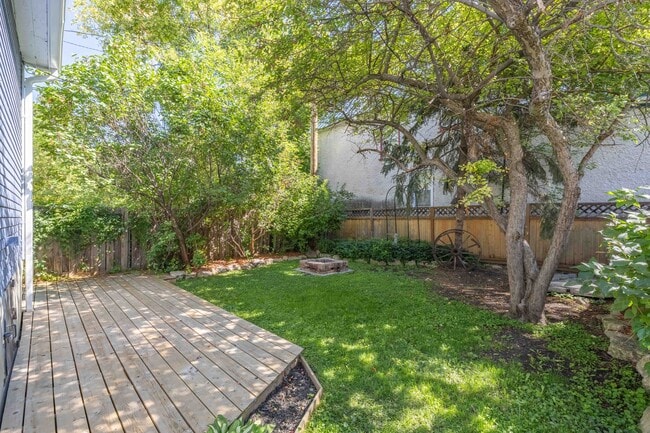 Building Photo - 217 Walnut St