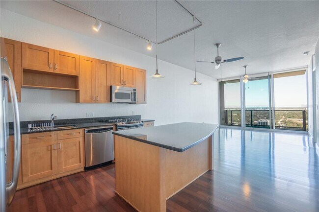 Foto del edificio - 150 E Robinson St