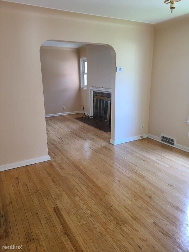 Building Photo - 3 br, 2.5 bath House - 8279 Mendota St