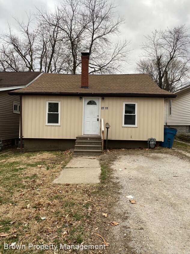 2 br, 1 bath House 2711 Sanford st. House Rental in Alton, IL