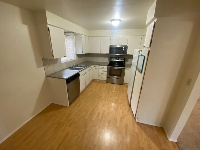 Building Photo - 2 br, 1 bath House - 405 Madrona Ave SE #3