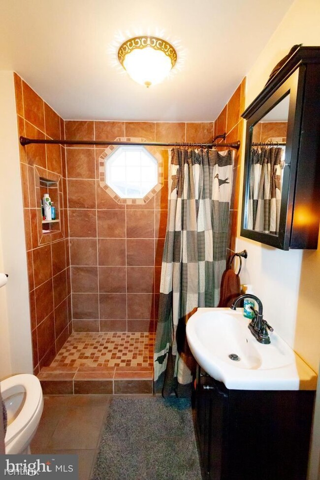 Building Photo - 2 br, 1 bath House - 426 E 28th Division Hwy