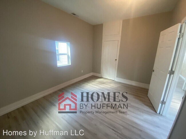 Building Photo - 1 br, 1 bath House - 27 E Oregon Street