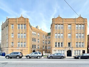 Building Photo - 4257 W Addison St