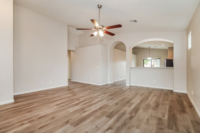 Foto del edificio - 2547 W Lynne Ave