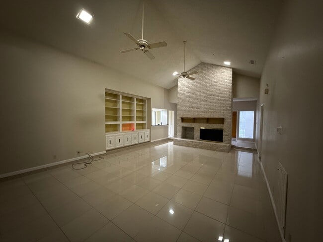 Building Photo - 26 Wellington Dr