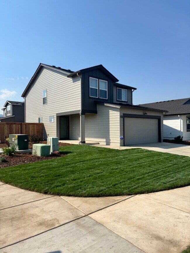 Foto del edificio - BRAND NEW 4 BEDROOM HOUSE W/ UPGRADES