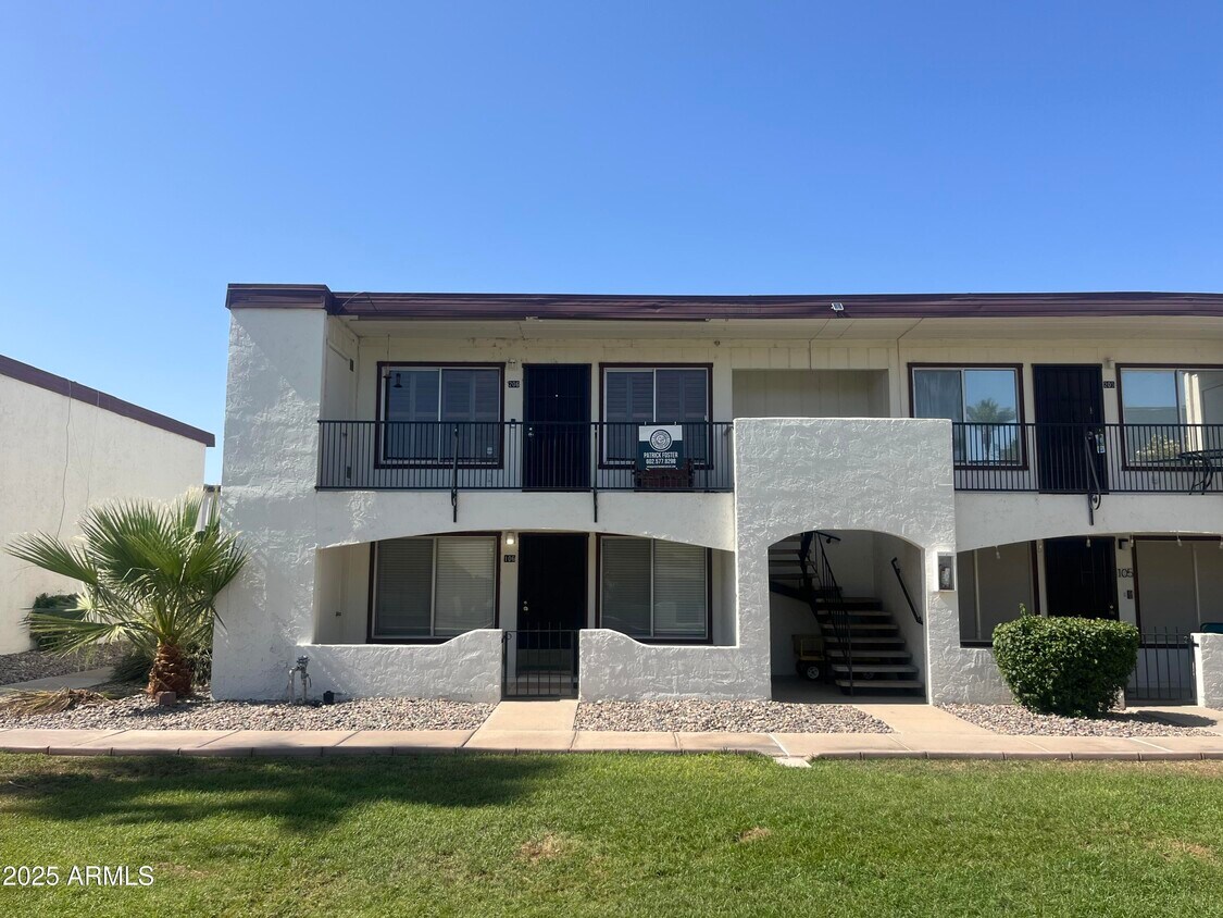 Foto principal - 240 Old Litchfield Rd